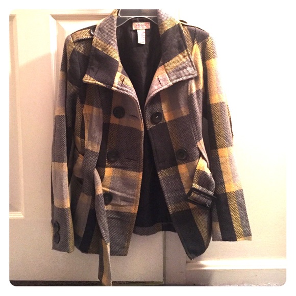 Cute short peacoat!