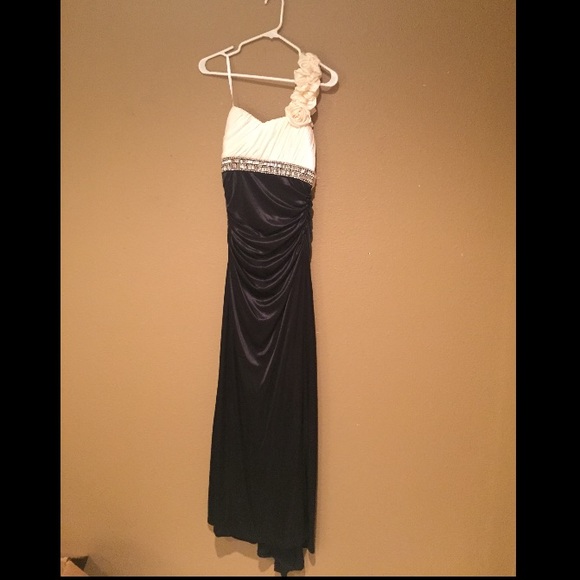 Formal Mermaid Gown - Picture 2 of 4