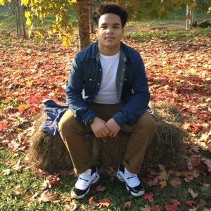 Meet your Posher, Logan