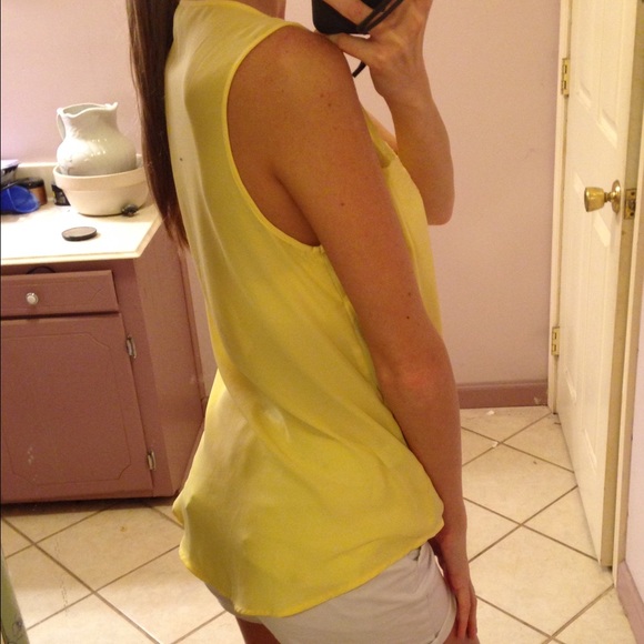 Charlotte Russe Yellow Rose Top - Picture 2 of 3