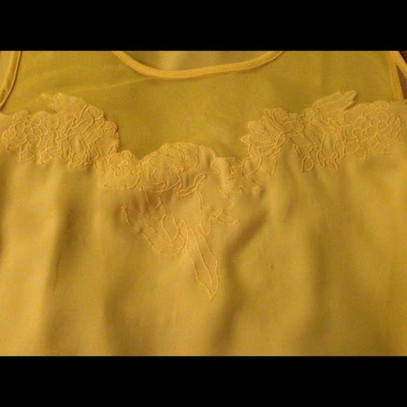 Charlotte Russe Yellow Rose Top - Picture 3 of 3