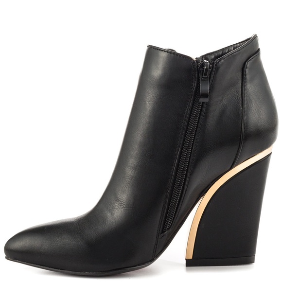 BNIB Get Funky with this unique Bootie Heel - Picture 2 of 4