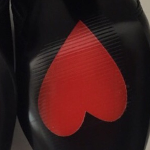 BNIB Get Funky with this unique Bootie Heel - Picture 4 of 4