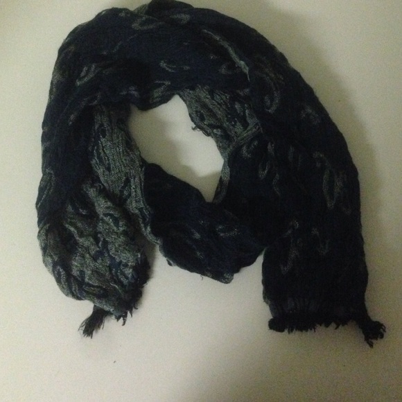 Dark blue/teal scarf