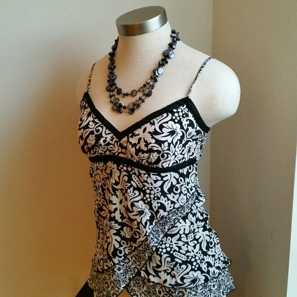 White House Black Market Tops - WHBM.....BEAUTIFUL TOP...