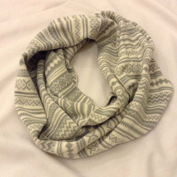 The Limited Accessories - 🍭Sweet Deals 3/$21🍭Infinity Winter Knit Scarf