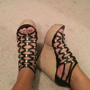 Vince Camuto wedges black leather w silver accents