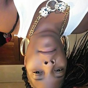 Meet your Posher, Ebony