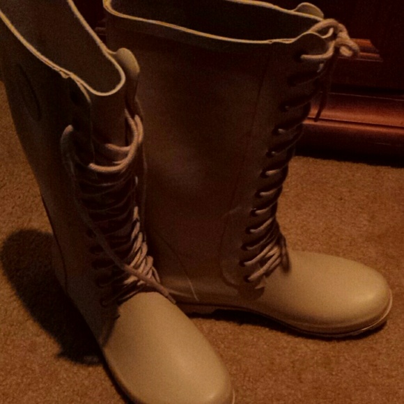 Dizzy Rain Boots - Picture 4 of 4