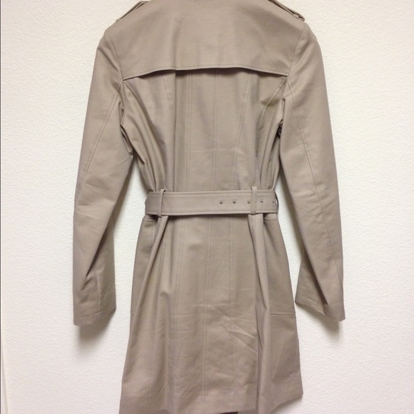 Kenneth Cole Trenchcoat - Picture 3 of 4