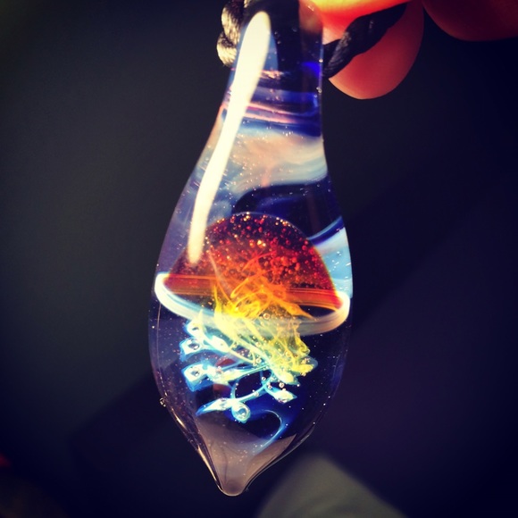 Handcrafted Jewelry - 🏆HP 12/20⚜ glass blown pendant necklace