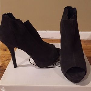 Steve Madden Open Toe Dark Gray Suede Shoes