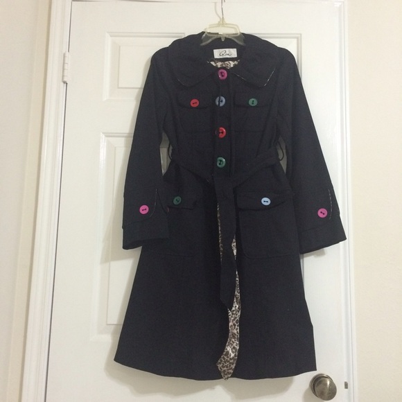 Black kaki coat.