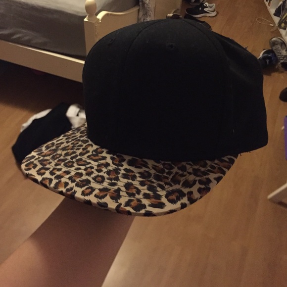 Leopard SnapBack