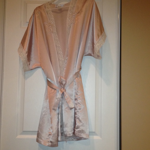 Val Mode Other - Mauve Silk Lace Knee length robe