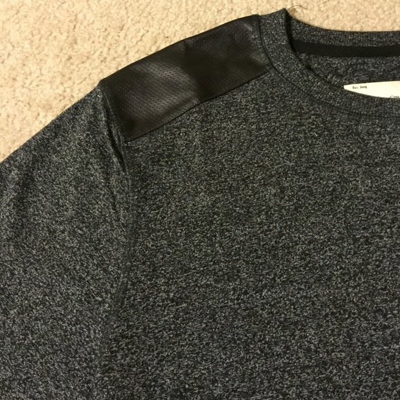 ❌SOLD❌ NWT Gray Sweater w/Leather Panels L - Picture 2 of 4