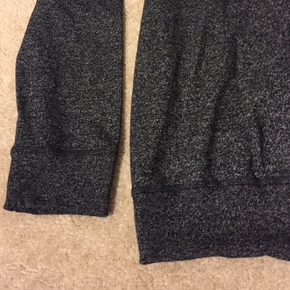 ❌SOLD❌ NWT Gray Sweater w/Leather Panels L - Picture 4 of 4
