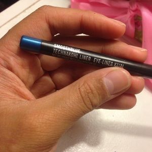 MAC Cosmetics eyeliner in "Smoothblue"