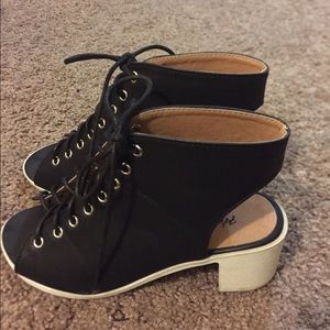 Lace up cute heeled sandals