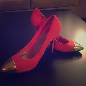 Sexy Red heel with metallic capped toe