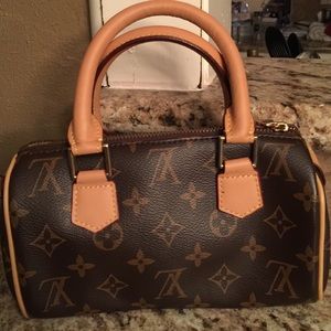 New Authentic Louis Vuitton Purse with Dust Bag