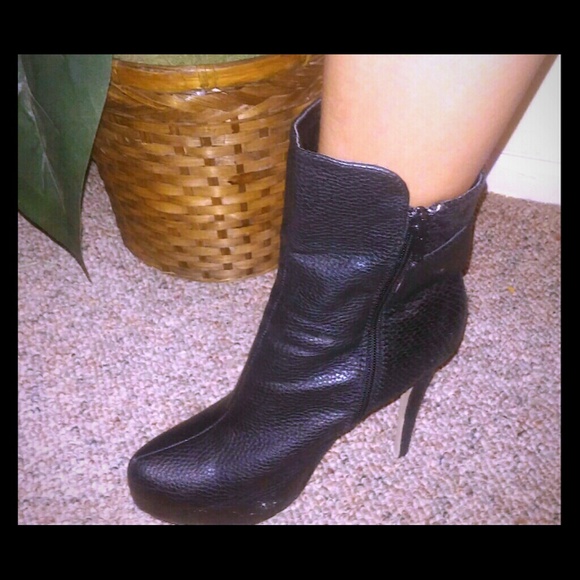 Hot snakeskin ankle boot.