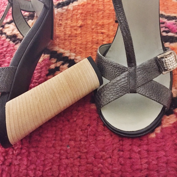 Gucci Lizard Leather and Crystal Buckle Heels sz38 - Picture 3 of 4