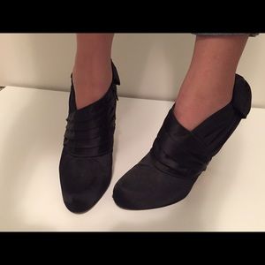 Steven by Steven Madden satin booties - size 7