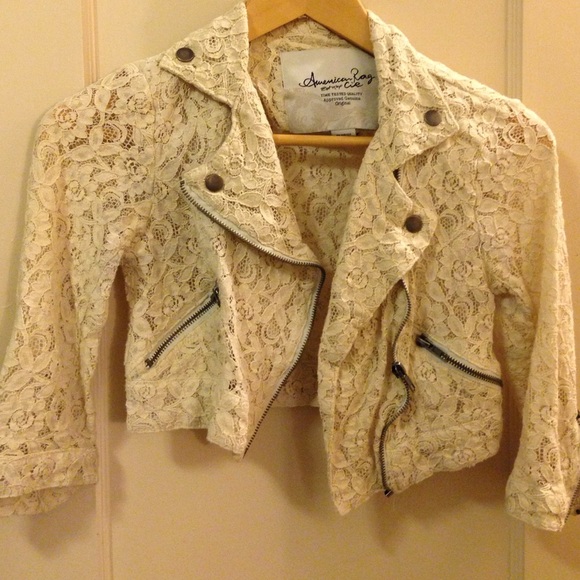 Lace crop blazer