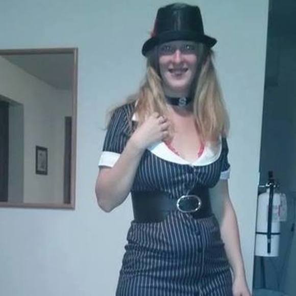 Meet your Posher, Crystal