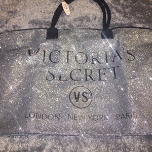 VS limited edition weekender