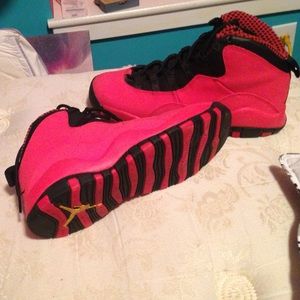 Air Jordan retro size 8.5 women's and 6 in youth