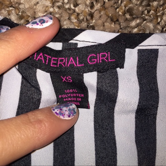 blouse - Picture 2 of 4