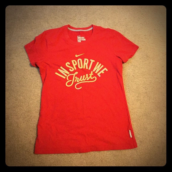 Nike work out top