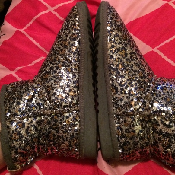 Aero sparkly bling low boot super cute
