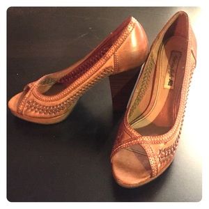 Vintage inspired platform stacked heel