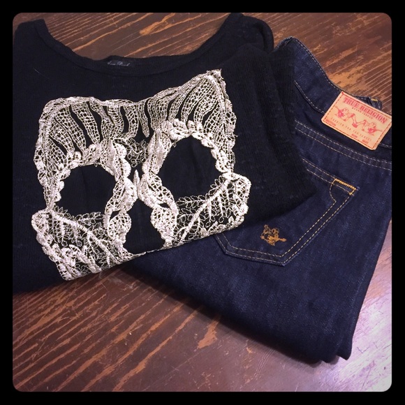 Skull black sweater