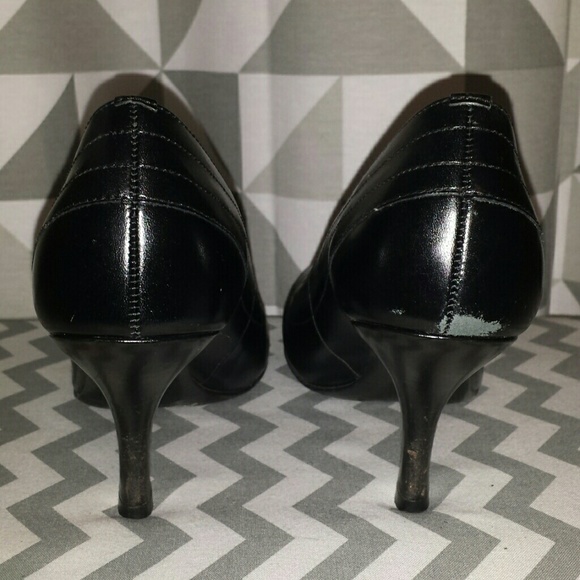 Shoes - Picture 2 of 4