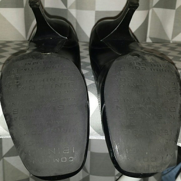 Shoes - Picture 3 of 4