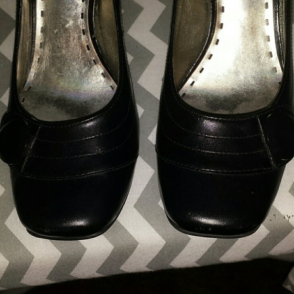 Shoes - Picture 4 of 4