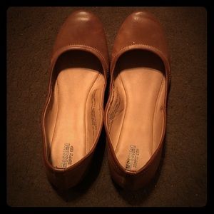 Brown ballet flats