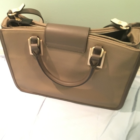 Calvin Klein leather handbag. - Picture 2 of 4
