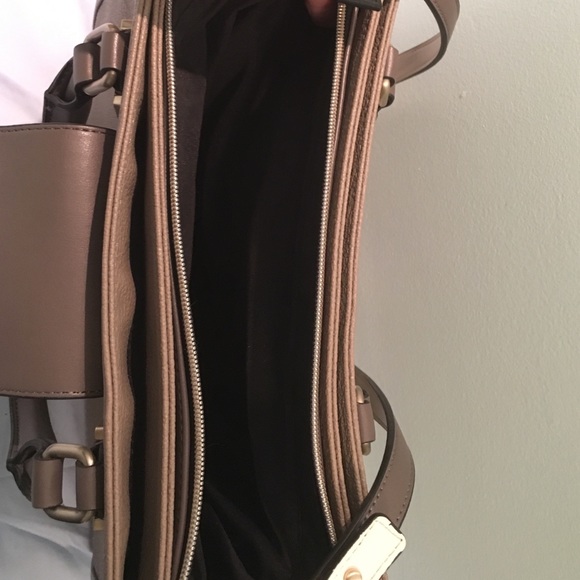 Calvin Klein leather handbag. - Picture 3 of 4