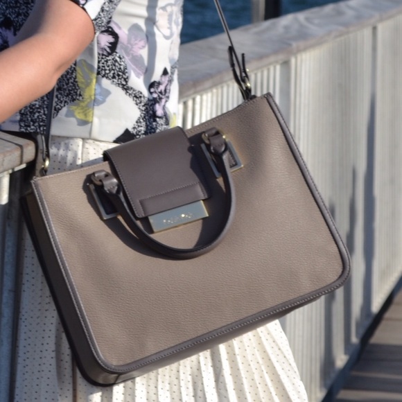 Calvin Klein leather handbag. - Picture 4 of 4