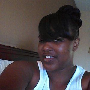 Meet your Posher, Larissa