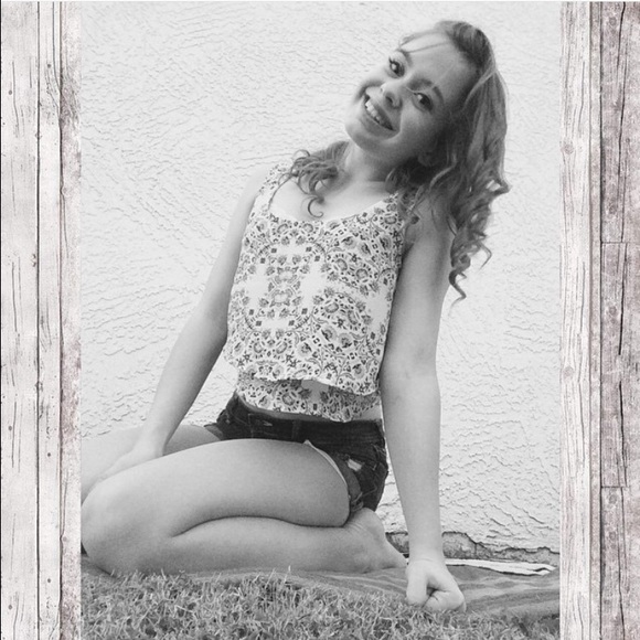 Meet your Posher, Taylor - Picture 1 of 1