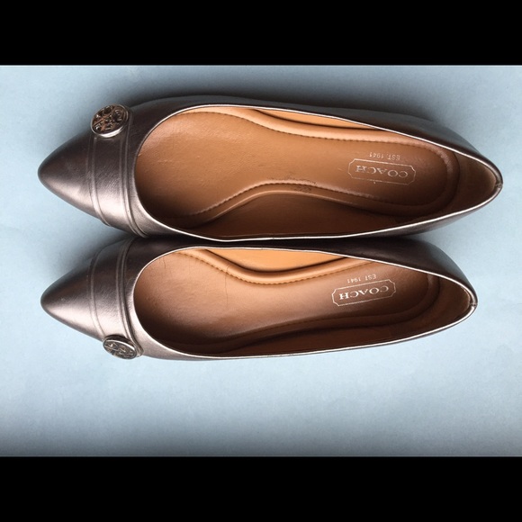 Coach Flat gray with logo size 6.0