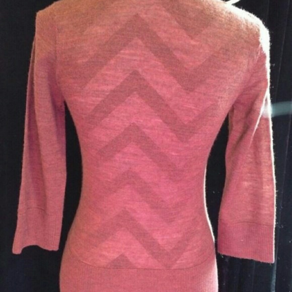 sweater - Picture 3 of 4