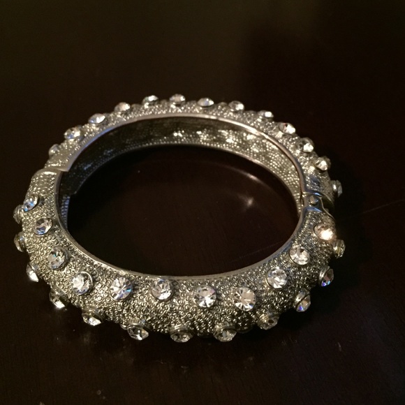 {Express} Bracelet - Picture 1 of 2