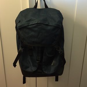 Navy blue women's Northface Sabrina Rucksack